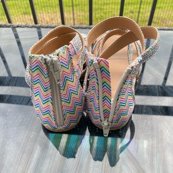 So Girls Gladiator Rainbow Sandals Size 3 Memory foam - Picture 3 of 3